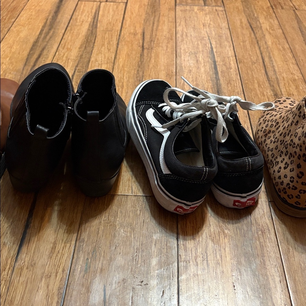 Lot Of 4 Big Girl Grade School Sizes 4-5 Shoes - Picture 13 of 14
